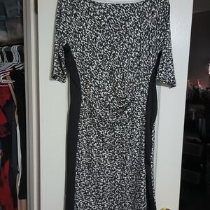 Larry Levine Black & White Ruched Side-Panel Midi Dress